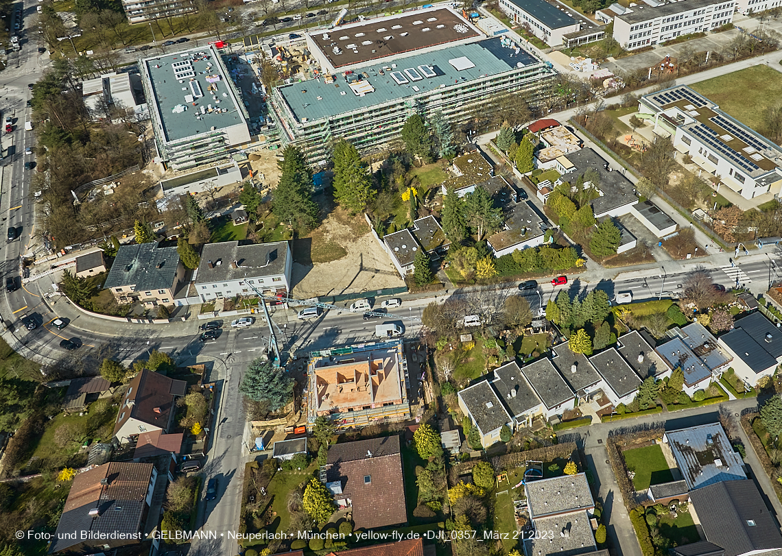 21.03.2023 - Luftbilder von der Baustelle Niederalmstraße 16 in Neuperlach